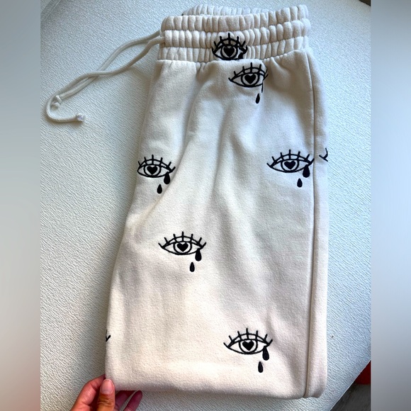 Embroidered Eye of Horus in beige sweatpants - Picture 1 of 3